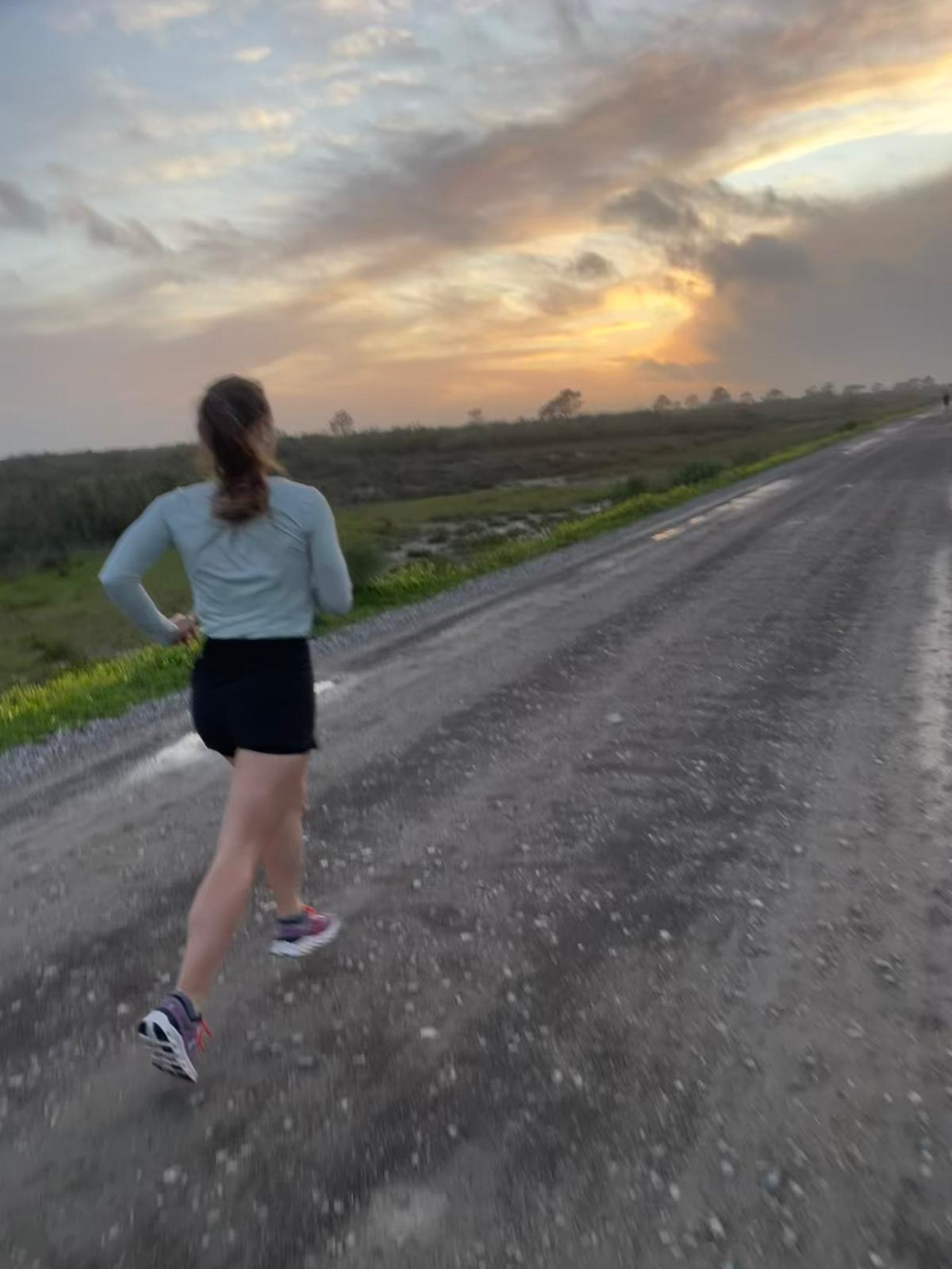 Kropkó Márta, Kropkó Márton és Horváth Karolina: Tudatos építkezés és kilométergyűjtés Portugáliától a Kanári-szigetekig 1000012140